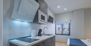 Fridge, microwave, coffee/tea maker, electric kettle - Estudio Doble - CORAL ZAHARA Suites by Cadiz4Rentals (Zahara de los Atunes)