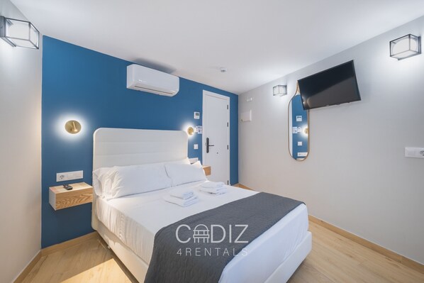 Iron/ironing board, free WiFi, bed sheets