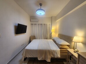 2 chambres, bureau, fer et planche à repasser, accès au Wi-Fi (inclus)