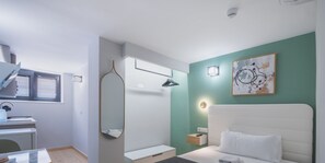 Iron/ironing board, free WiFi, bed sheets