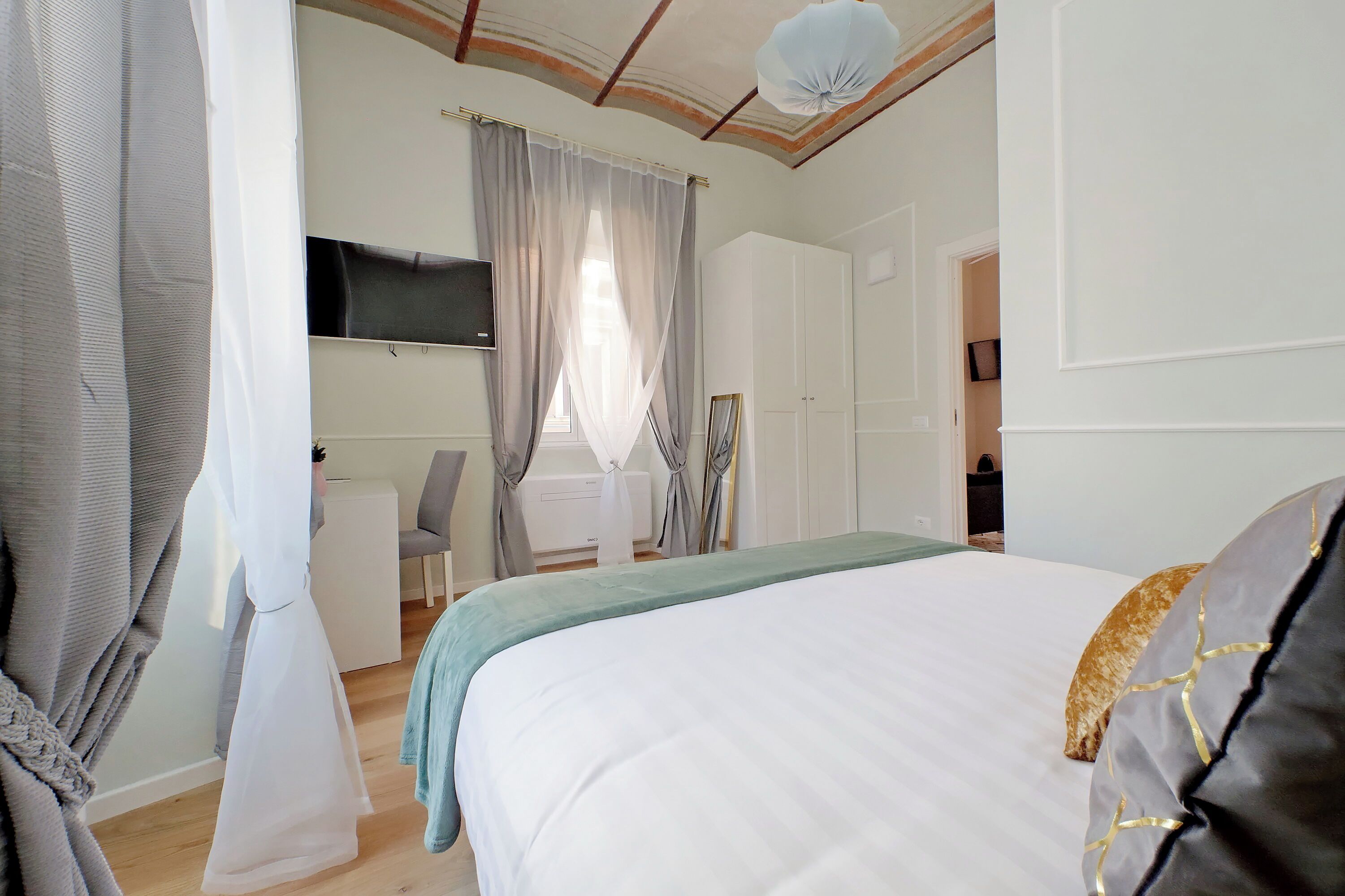 2 bedrooms, desk, iron/ironing board, free WiFi