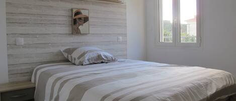 2 室のベッドルーム、WiFi