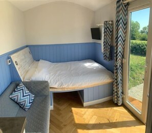 WiFi, bed sheets