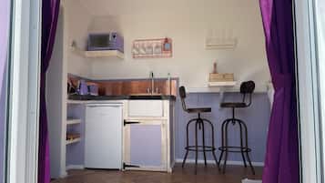 Fridge, microwave, stovetop, toaster