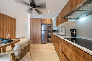 Fridge, stovetop, coffee/tea maker, toaster