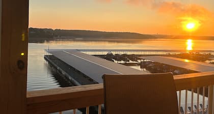 Walk-in level -Panoramic Million Dollar View, 3BR, 2BA, CLEAN & Updated!