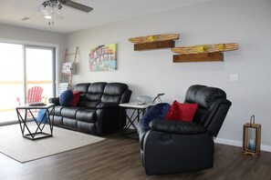 Smart TV, fireplace, stereo