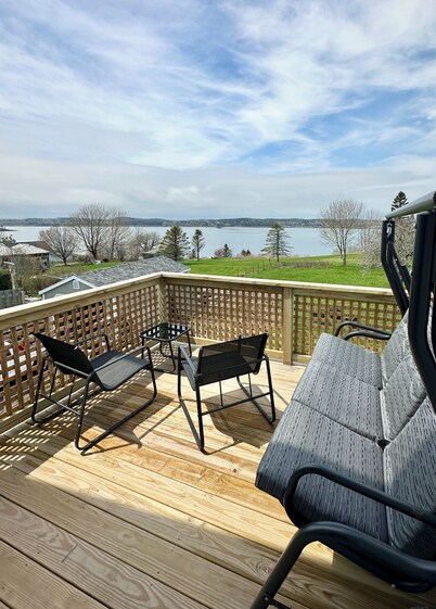 Sunset by the Bay retreat 
close to downtown