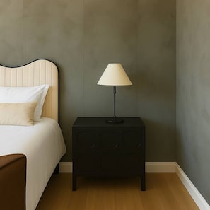 Unclassified image, 3 of 18, button