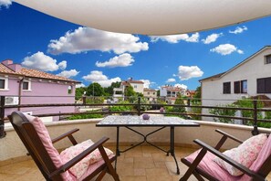 Leilighet, 1 soverom, terrasse, byutsikt | Balkong