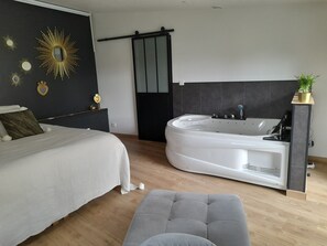 1 bedroom, iron/ironing board, travel crib, WiFi