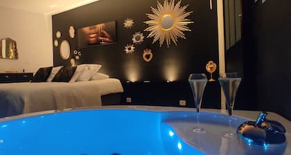 Accommodation with a landscaped patio with trees. Ideal for a moment for two.