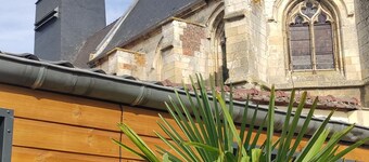 Accommodation with a landscaped patio with trees. Ideal for a moment for two.