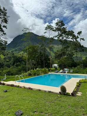Utomhuspool