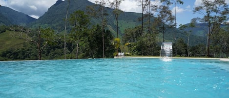 Piscine extérieure