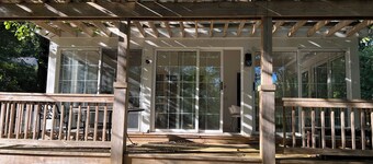 3-bedroom house in serene Owings Mills with WiFi, AC. Relax with maximum privacy