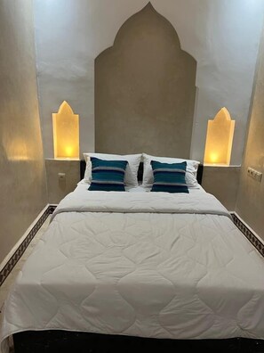 Habitación, vista al patio | Wifi gratis