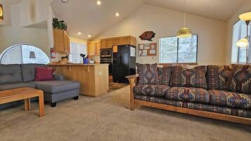 Condo, 1 Queen Bed (Fairway Village 01) | Living area