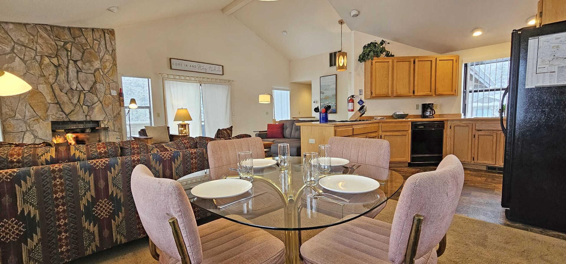 Condo, 1 Queen Bed (Fairway Village 01) | Dining