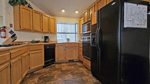 Condo, 1 Queen Bed (Fairway Village 01) | Private kitchen - Fairway Village 01 (Bend)