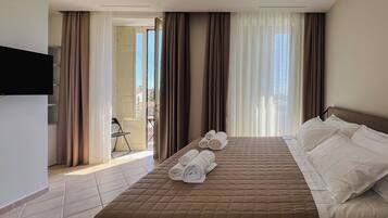 1 bedroom, in-room safe, desk, blackout curtains