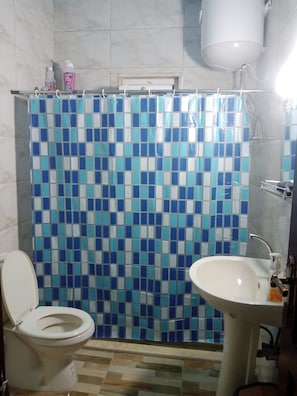Apartment, Lanai, Courtyard View | Bathroom