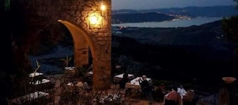 AL-Bustan House & Umm Qais 