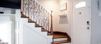 Charming 2-bedroom townhome in downtown Frisco with WiFi, AC