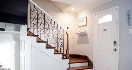 Charming 2-bedroom townhome in downtown Frisco with WiFi, AC