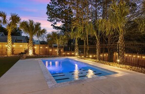 Una piscina al aire libre