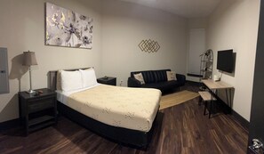 1 dormitorio, tabla de planchar con plancha, wifi y ropa de cama