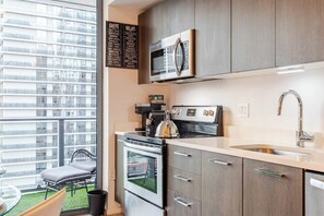 Micro-ondes, four, plaque de cuisson, lave-vaisselle