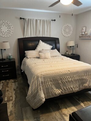 3 bedrooms, desk, iron/ironing board, free WiFi - Charming 3-bedroom house in Seminole near Madeira Beach centrally located (Seminole)