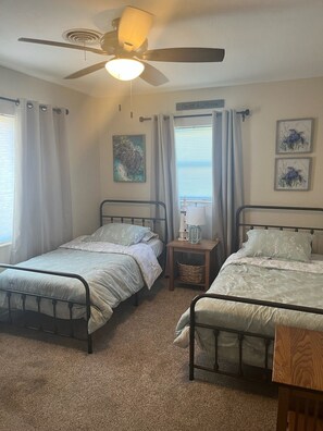 3 bedrooms, desk, iron/ironing board, free WiFi - Charming 3-bedroom house in Seminole near Madeira Beach centrally located (Seminole)