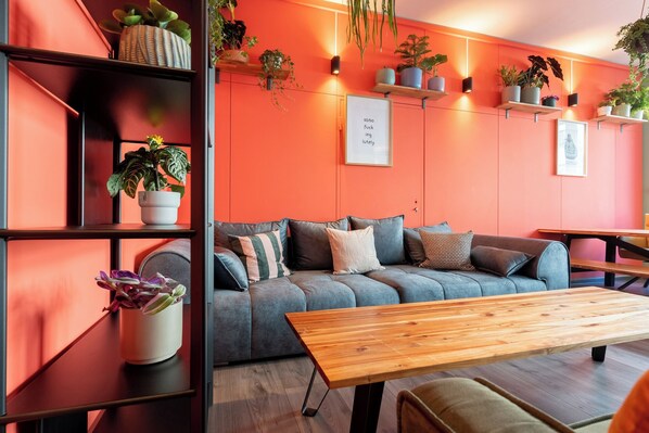 Standard Single Room | Living area - MUE Cubes - Capsule Hotel (Basel)