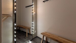 Standard Single Room | Living area - MUE Cubes - Capsule Hotel (Basel)