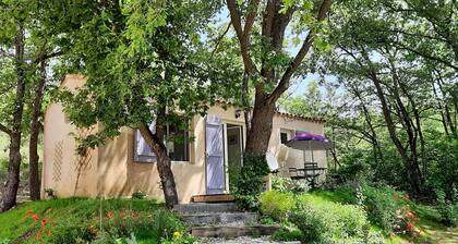 Country cottage, calm and relaxation in the sun.