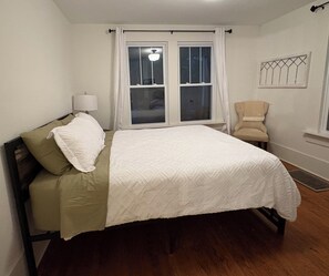 2 bedrooms, iron/ironing board, travel cot, free WiFi