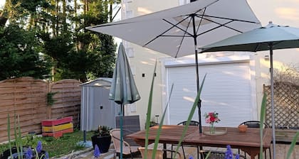 La ParenthĂšse Furnished apartment, Terrace, Garden. PKG Free Netfix BOx TV.