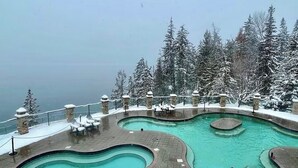 Pool - Osprey Lodging Lake Front Retreat (Central Kootenay)