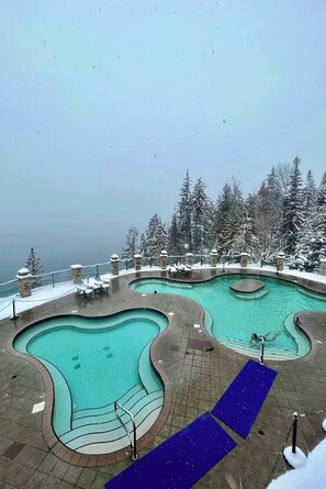Pool - Osprey Lodging Lake Front Retreat (Central Kootenay)