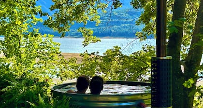 Osprey Lodging Lake Front Retreat