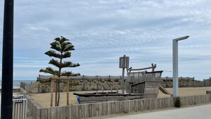 A wooden fence, a metal gate, and a concrete pathway. - 2-Bedroom Apartment, Ocean View, Beach 50 m Away, Air Conditioning, 2 Private Parking Spaces (Saint-Cyprien)