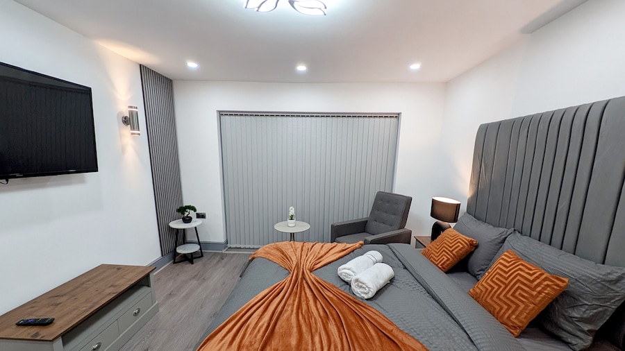 Spacious and Comfortable Modern Rooms