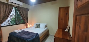 3 Schlafzimmer, Bügeleisen/Bügelbrett, WLAN, Bettwäsche