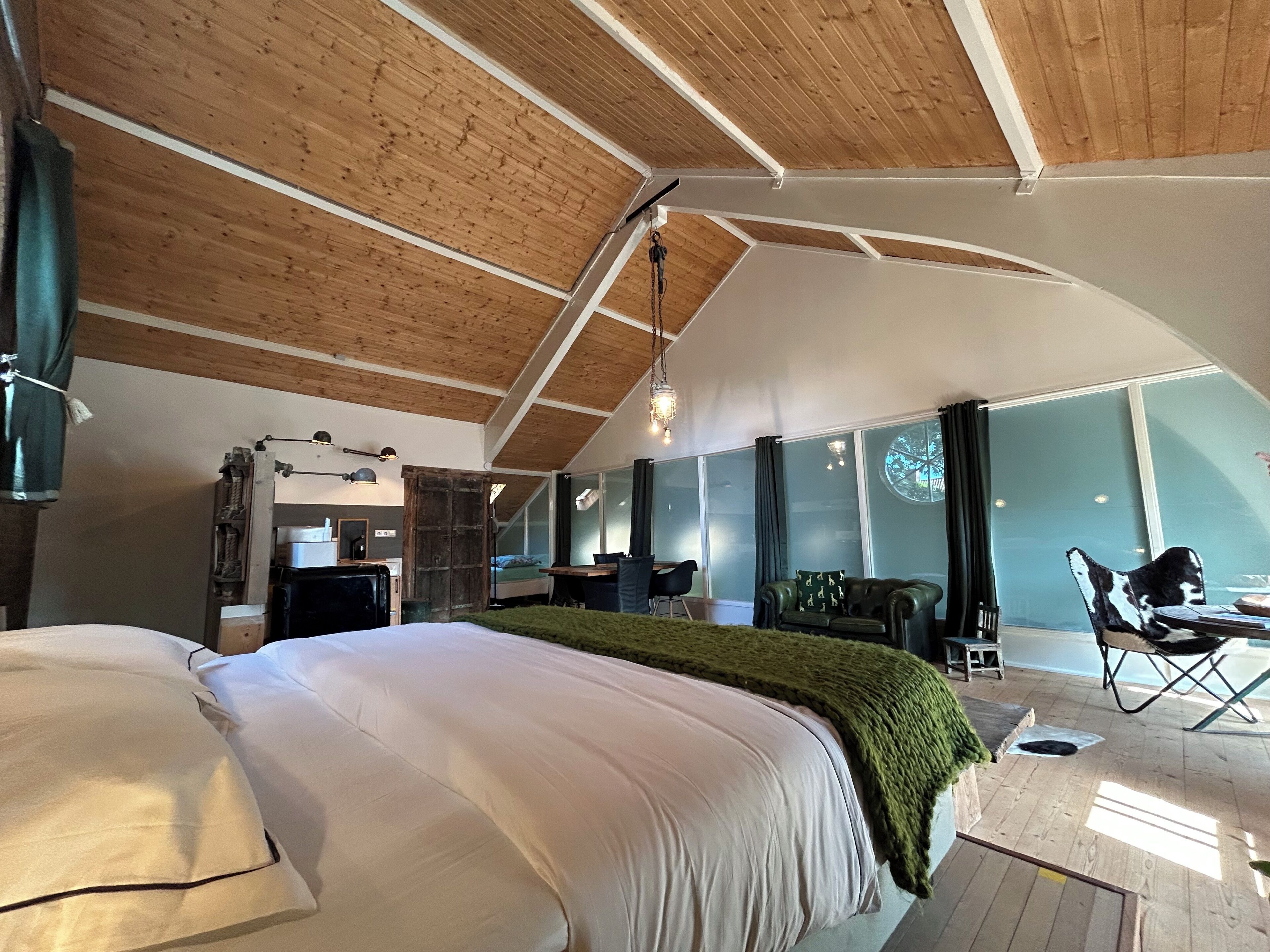 1 slaapkamer, een strijkplank/strijkijzer, wifi, beddengoed