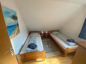 2 bedrooms, travel crib, free WiFi, bed sheets