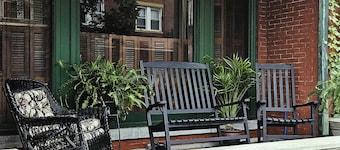 Charming 1BR w/ Bath & Fast WiFi Near Downtown