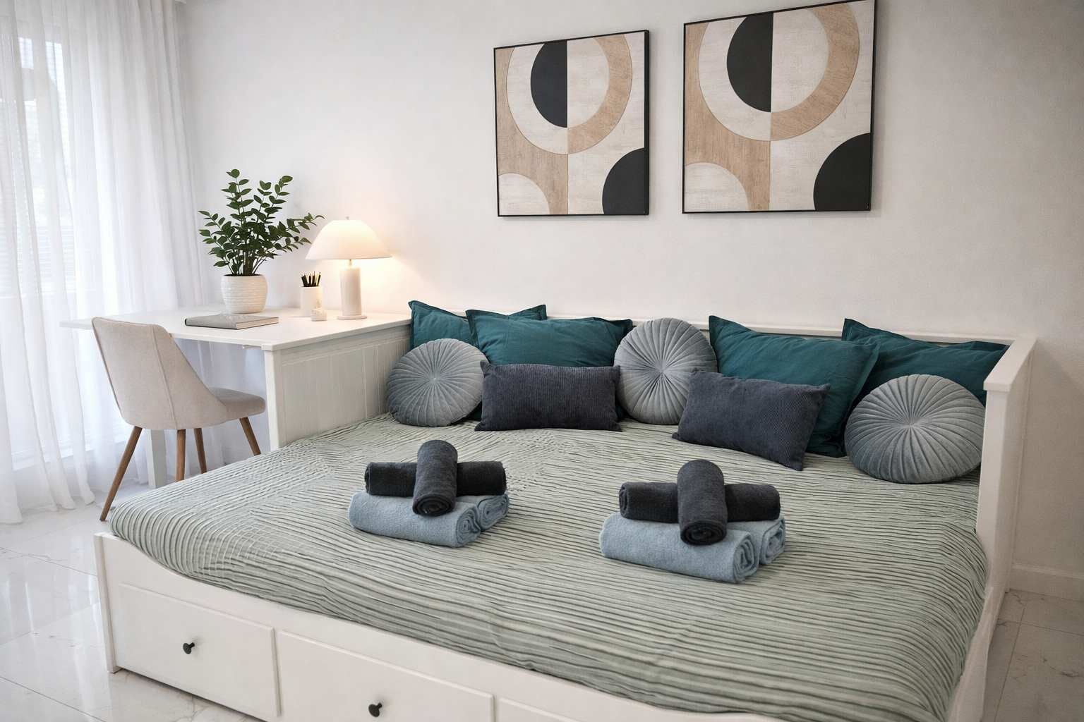 4 bedrooms, iron/ironing board, WiFi, bed sheets