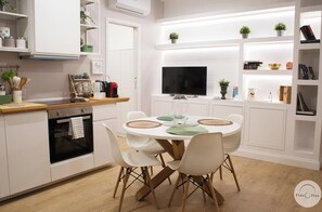 Dining - Apartment, Holiday House with Terrace - Rome Center. Near Subway. (Roma)